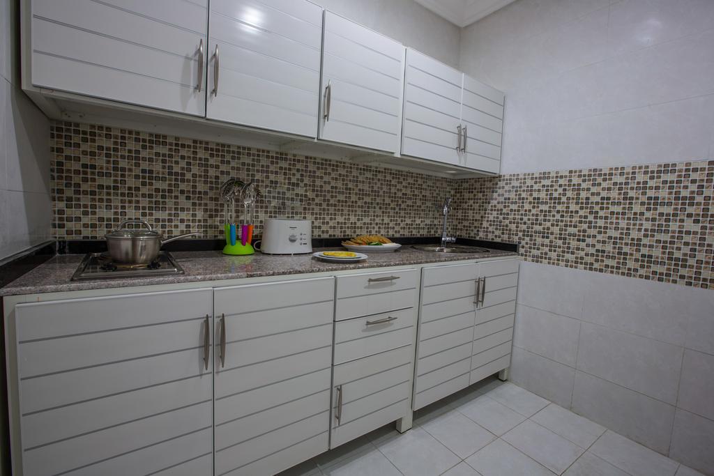 Sara Plaza (Adults Only) Aparthotel Kuwait City Exteriör bild