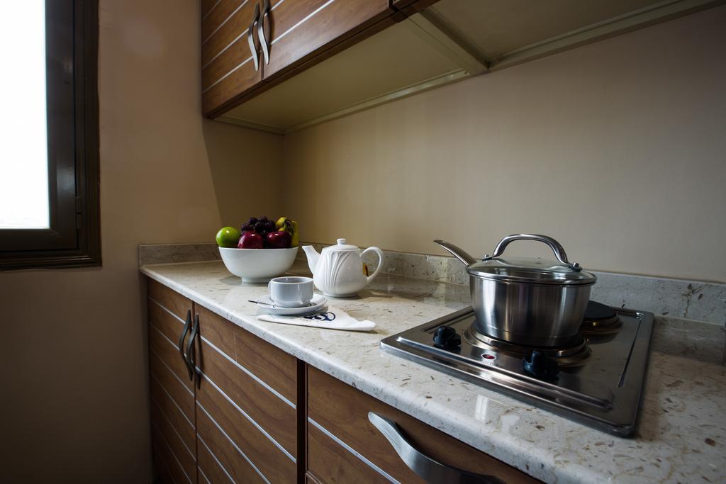 Sara Plaza (Adults Only) Aparthotel Kuwait City Exteriör bild