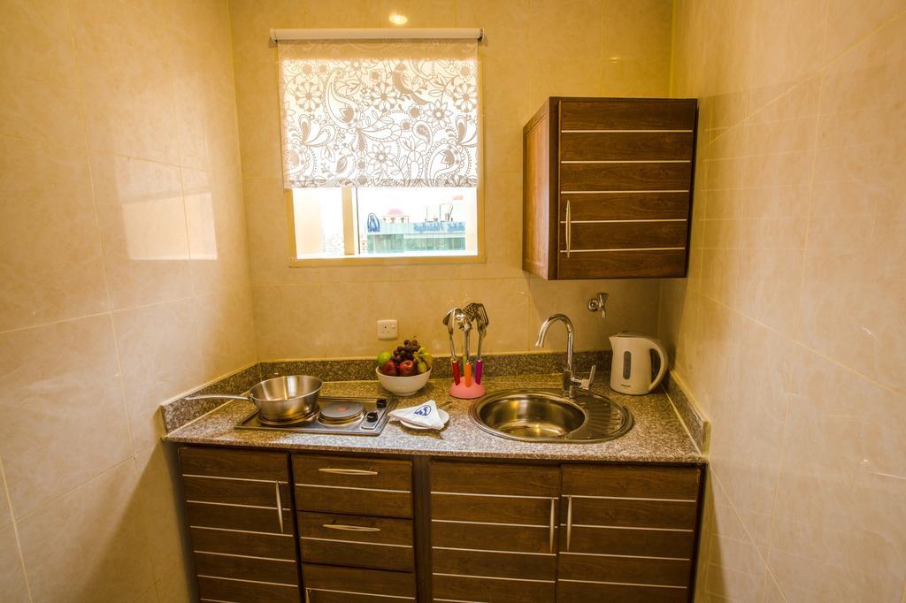 Sara Plaza (Adults Only) Aparthotel Kuwait City Exteriör bild