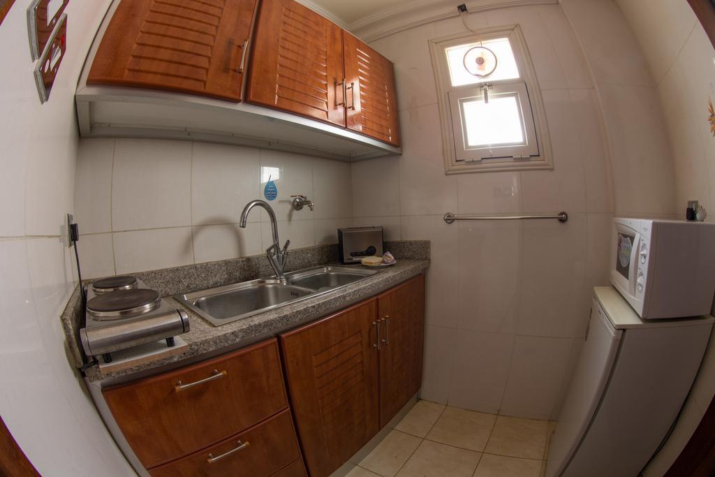 Sara Plaza (Adults Only) Aparthotel Kuwait City Rum bild
