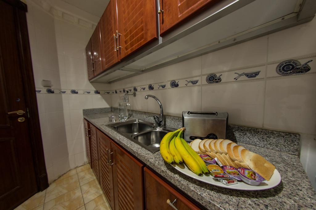 Sara Plaza (Adults Only) Aparthotel Kuwait City Rum bild