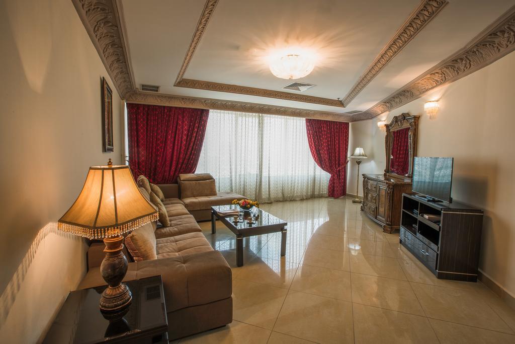 Sara Plaza (Adults Only) Aparthotel Kuwait City Rum bild