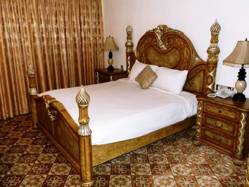 Sara Plaza (Adults Only) Aparthotel Kuwait City Exteriör bild