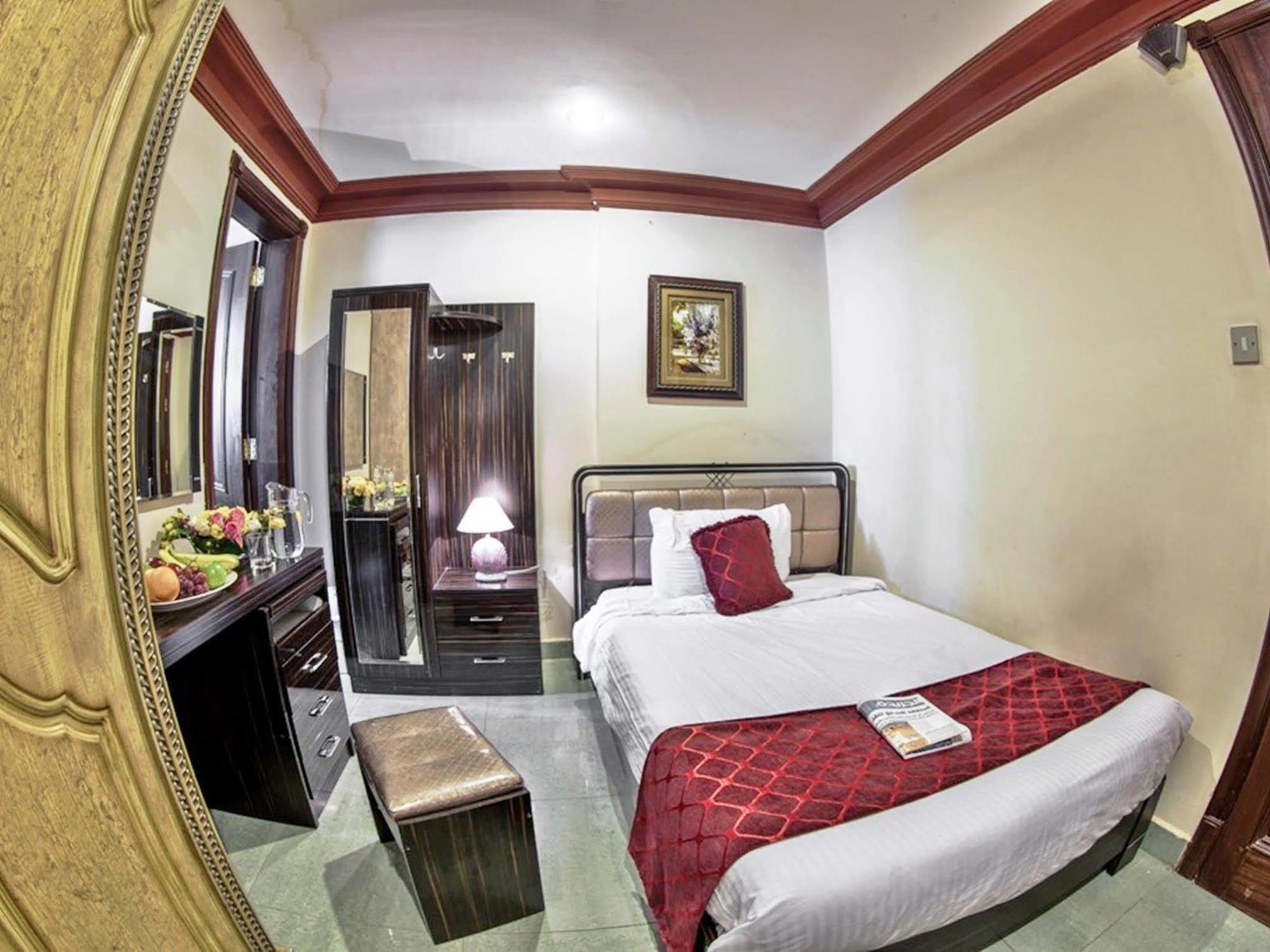 Sara Plaza (Adults Only) Aparthotel Kuwait City Exteriör bild